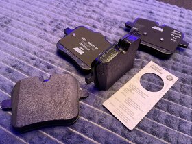BMW M5 M8 X5M X6M zadní originální brzdové destičky - 4