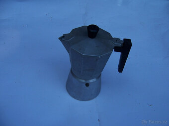 stará hliníková konvička na překapávanou kávu nebo čaj - 4