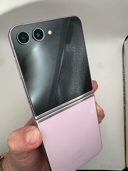 Nádherný Z Flip 5 8/256GB - 4