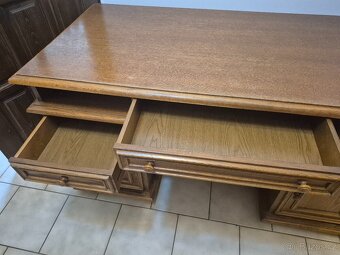 Zachovalý starší psací stůl - 4