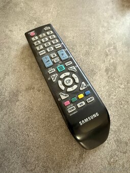 Samsung TV LE32B450 - 4