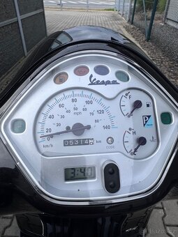 Vespa GTS 125 Nero Vulcano - 4