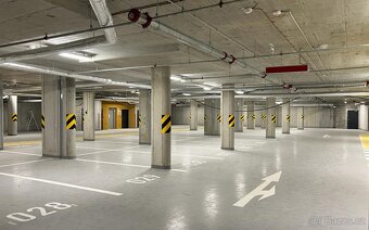 Vnitřní parkovací stání v komplexu Dubičný potok - 4