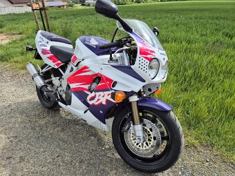 Honda CBR 900 SC28 - 4
