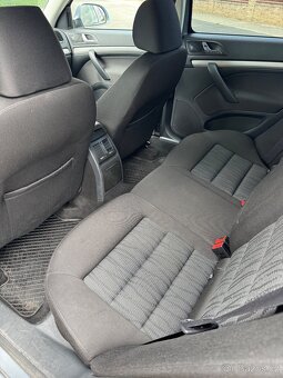 Škoda Octavia II 1.6 TDi 77kw dsg - 4