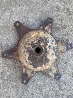 střed zadního kola ČZ 175/501 - skútr, prase - 4