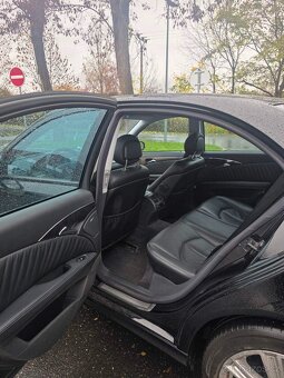 Mercedes-Benz E-Class W211 Avantgarde 3.2 CDI (2003) - 4