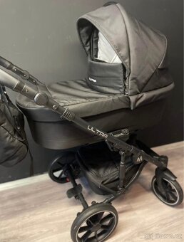 černý kočárek 3v1 Mommo - 4