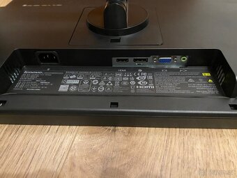 Monitory Lenovo ThinkVision 22” - 4