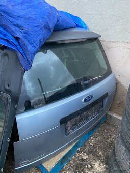 Prodám zadní vrata Ford C-Max (modrá metalíza) s spoilerem - 4
