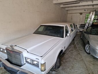 Lincoln town car - 4