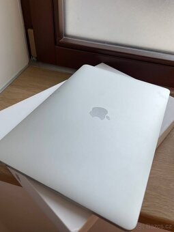 Apple MacBook Pro 13" (Mid-2017, A1708) – 256 GB SSD - 4