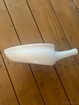 Starý (80 let) porcelánový nočník s rukojeti - 4