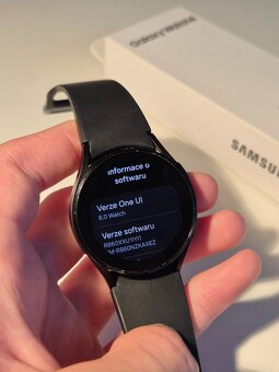 Samsung Galaxy Watch 4 - 40mm, černé, unisex - 4