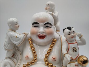Socha smějícího se Buddhy Maitreya Dehua - 5 dětí Maitreya - 4