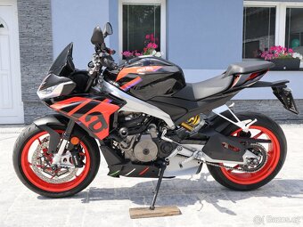 Aprilia Tuono 660 Factory Edice 54 world champions rv2024 - 4