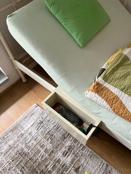 Stylová postel s retro kovovým rámem - 4