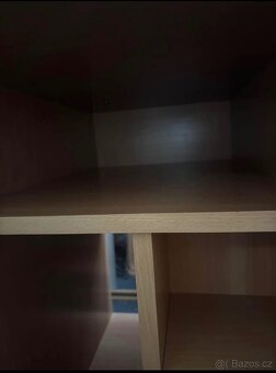 Prostorný psací stůl - 4