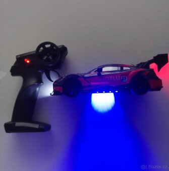 RC auto Nissan 1:24 - 4