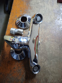 PRODÁM SPRCHOVOU BATERII - 4