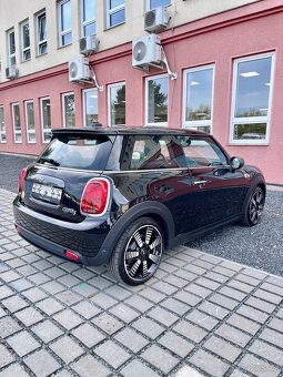 Mini Cooper SE, 135Kw, 37kWH, HUD, DPH, pěkný vůz - 4
