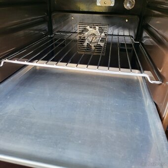 multifunkční hnědý sporák, JAKO NOVÝ, 220V - 4