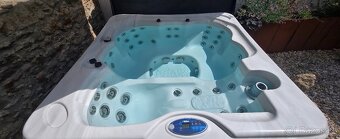 Celoroční vířivka venkovní pro 6 osob 213x213cm - 4