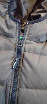 Zánovní chlapecká prošívaná vesta zn.Benetton  vel .120 - 4