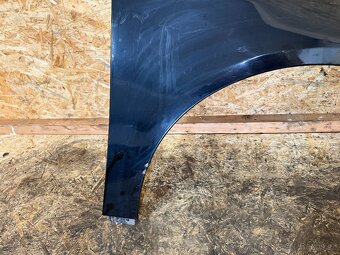 PRAVÝ PŘEDNÍ BLATNÍK VW PASSAT B6 LC9X - 4