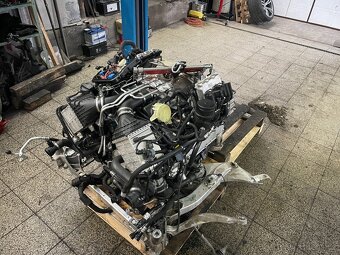 Bmw M6 f12 S63B44B 412kw náhradní díly najeto 17tis - 4