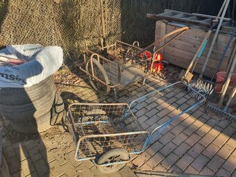 Dvě zahradní kárka - jedna větší jedna menší - 4