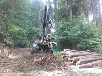 Valtra C100 + hydraulická ruka, kácecí hlavice, vyvážečkou - 4