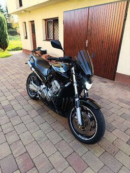 Hornet 900 - 4