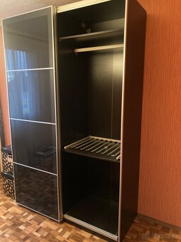 Šatní skříň IKEA s posuvnými dveřmi - 4
