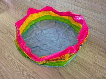 Nové i použité nafukovací věci do vody-rukávky,lehátko,bazén - 4