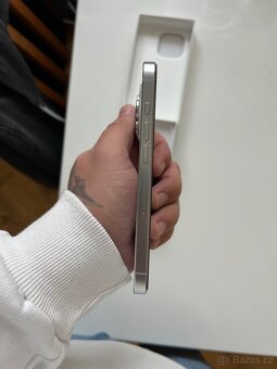 IPhone 16Pro 128GB Bílý Titan - 4
