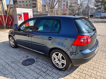 Volkswagen Golf 5 - 4