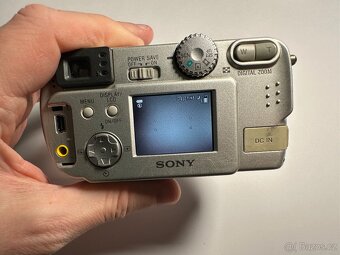 Sony Cyber-shot DSC-P31 - 4