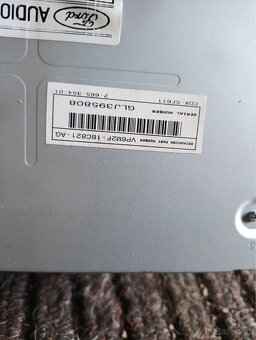ORIGINÁLNÍ AUTORÁDIO FORD SONY CD MP3 - 4