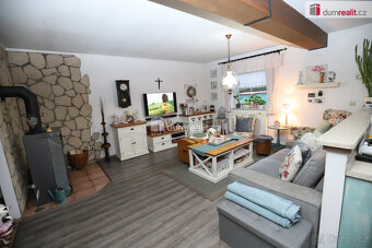 Krásný rodinný dům 5+kk ve vilové zástavbě se zahradou, park - 4