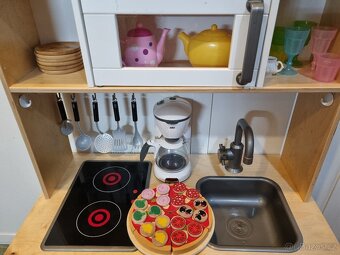 IKEA kuchyňka s bohatým vybavením - 4