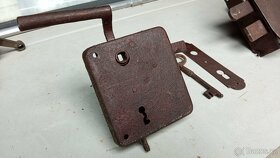 Starý zámek na vrata, dveře - 4