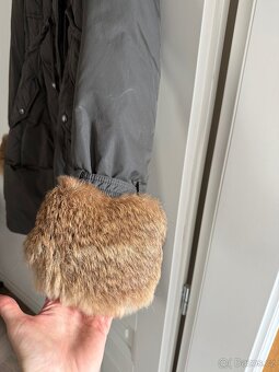 Perova bunda Moncler s myvali kozesinou - 4