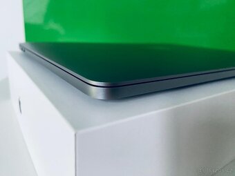 Apple MacBook Pro - 4