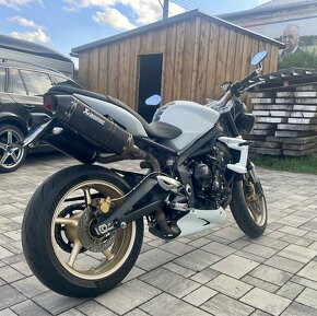 Triumph Street Triple R - 4