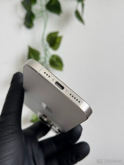 iPhone 15 Pro 128GB eSIM bílý titan - 4