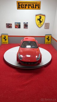 Ferrari FF 1:18 Hot Wheels Elite REZERVACE - 4