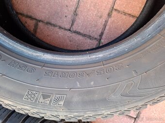 CELOROČNÍ PNEU MAXXIS 205 60 15 - 4