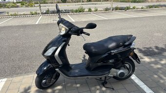 Skůtr Piaggio Fly 125 - 4