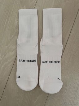 Výborné protiskluzové ponožky - grip socks - 4
